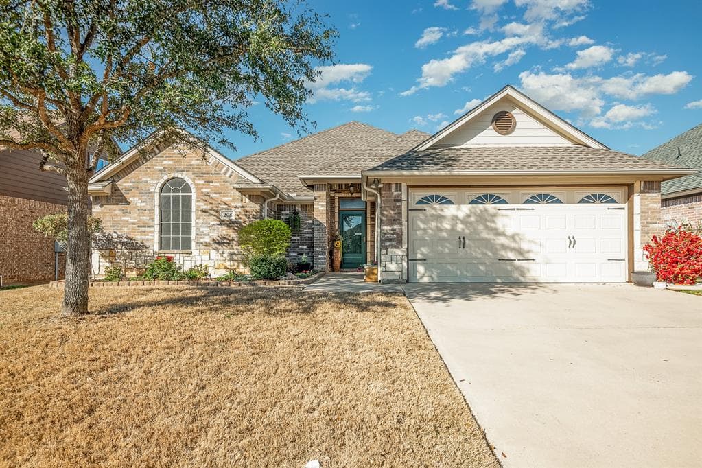 208 Donna Cir