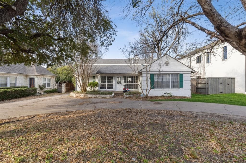 3124 Lovers Ln