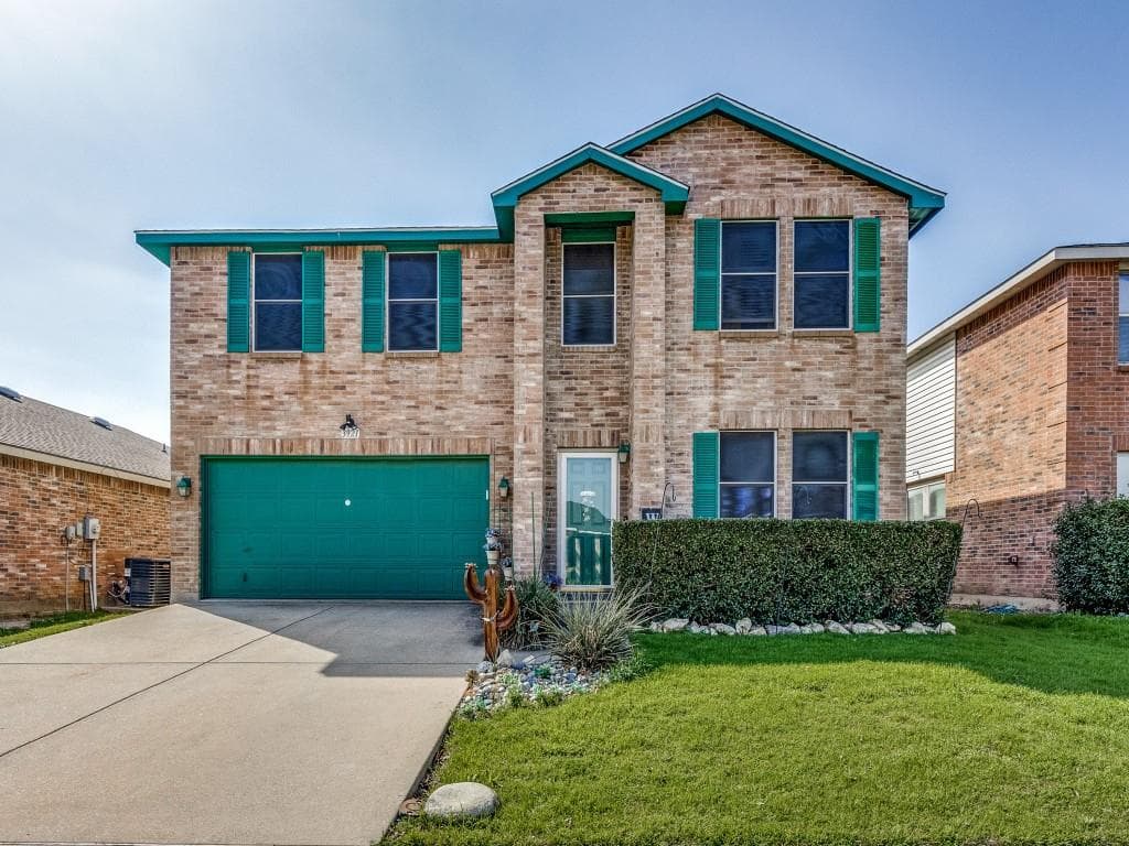 3921 Foxhound Ln