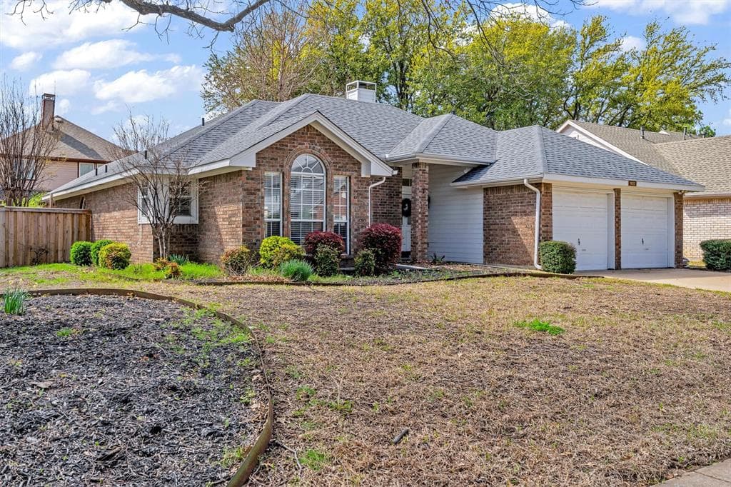 1922 Wood Crest Dr