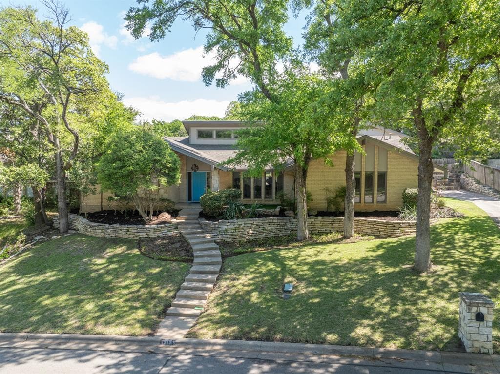 1009 Crowley Rd