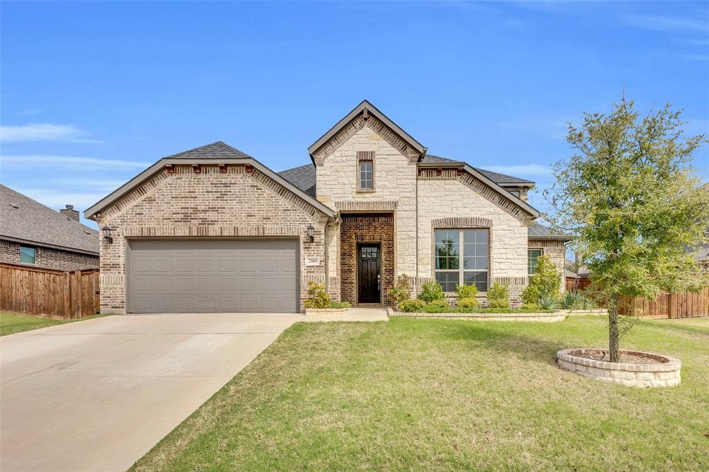 2909 Woodleigh Dr