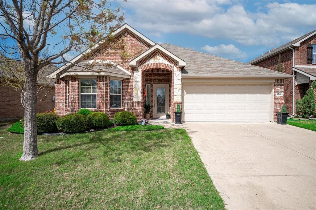 8740 Regal Royale Dr