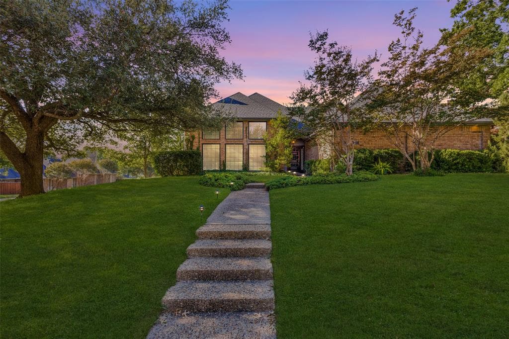 2702 Colonial Cir