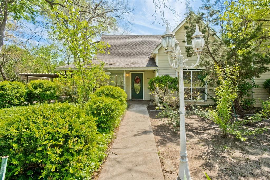 304 Soward Ave