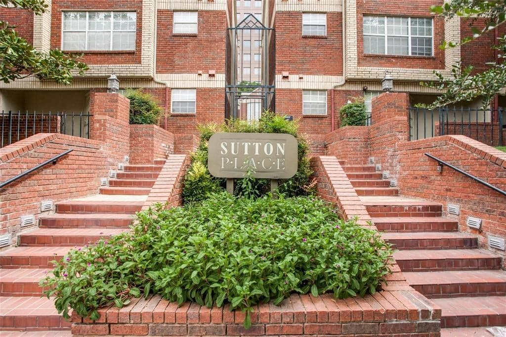 3100 Cole Ave Apt 210