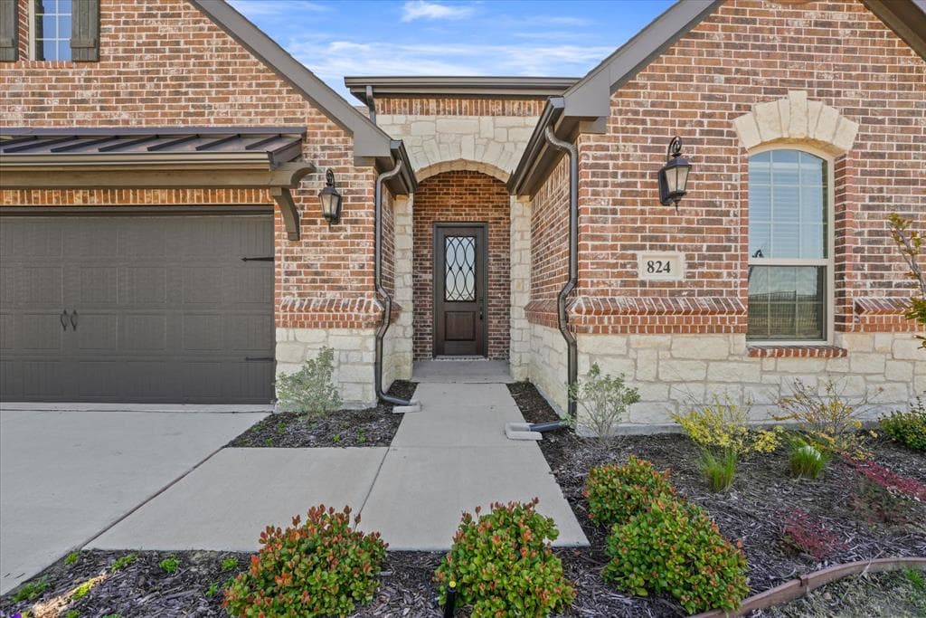 824 Sendera Ln