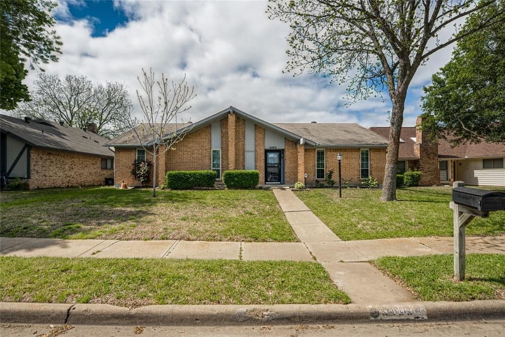 5405 Barcelona Dr