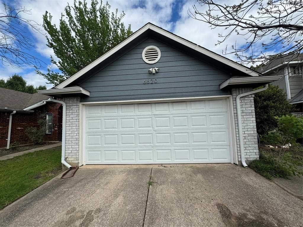 6820 Driffield Cir E