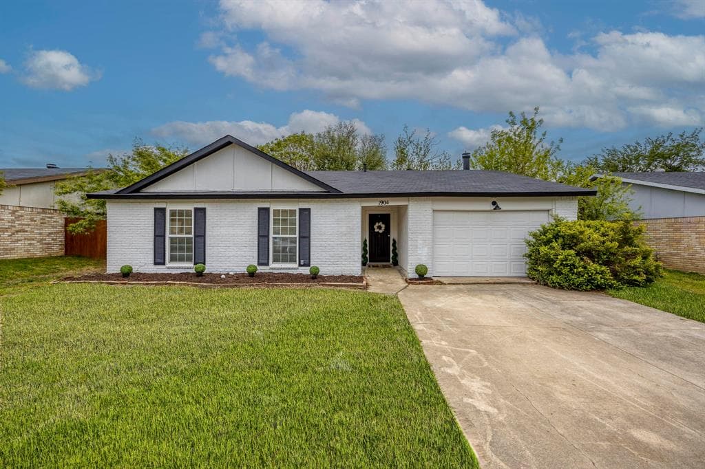 1904 Primrose Ln