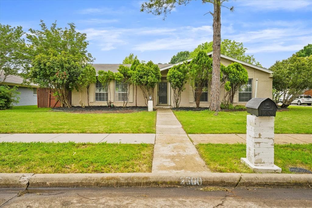 2600 Laurel Ln