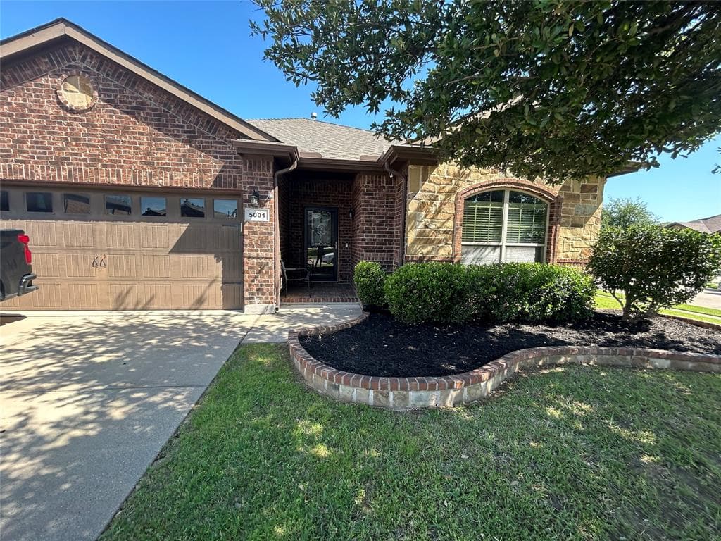 5001 Prestwick Dr