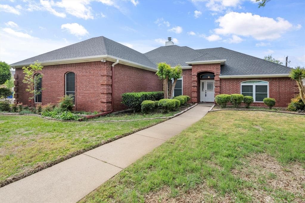 1020 Shady Oak Trl