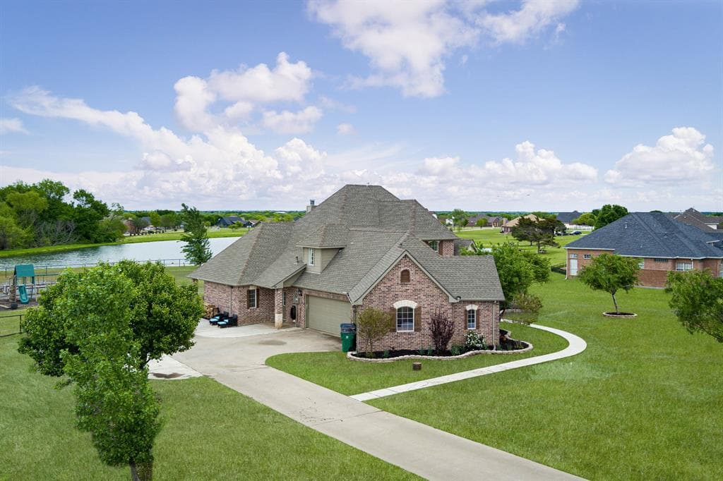 999 Cypress Point Dr