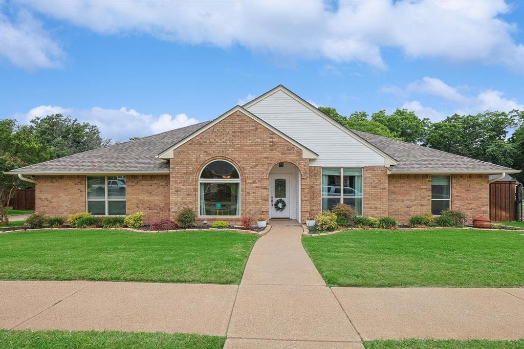 1105 Hidden Oaks Dr