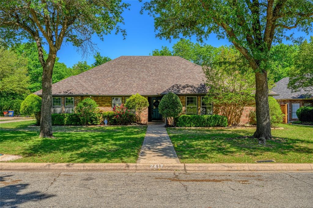 2417 W Cascade Dr