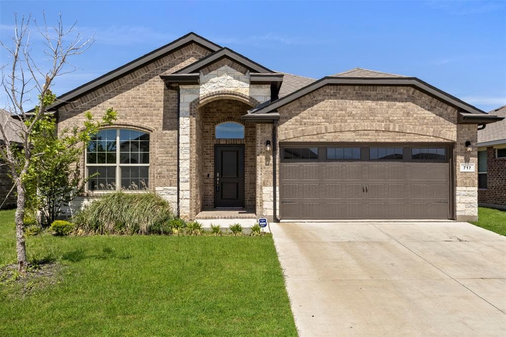 717 Indian Hawthorn Dr