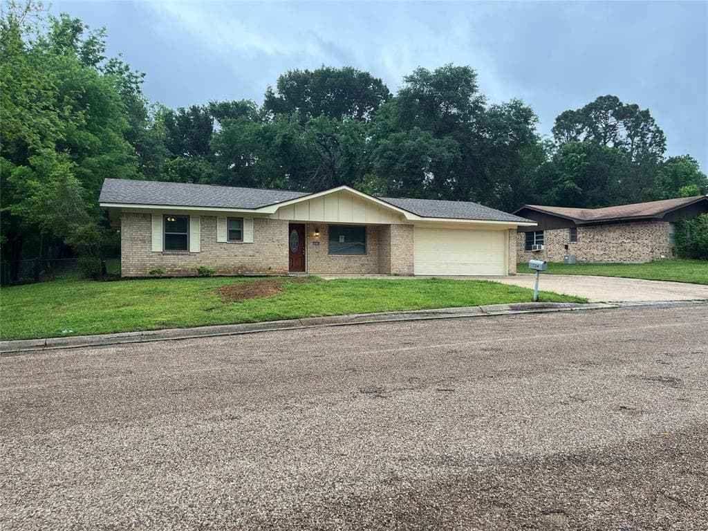 1324 Forrest Dr
