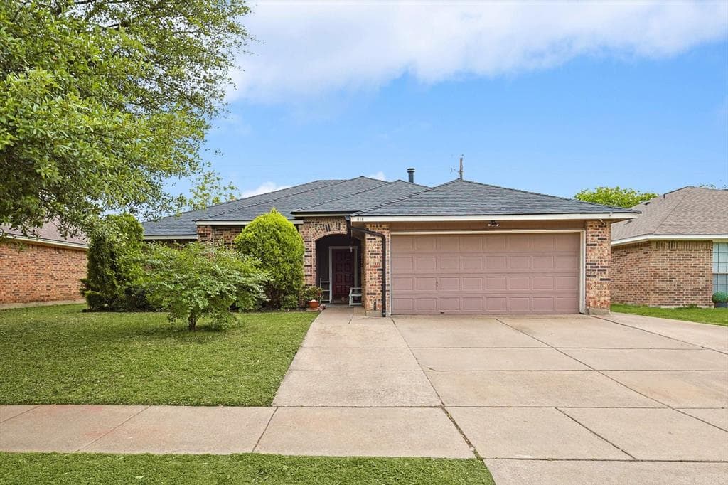 818 Simon Dr