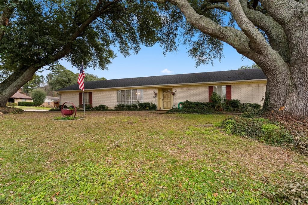 1114 Hollybrook Dr