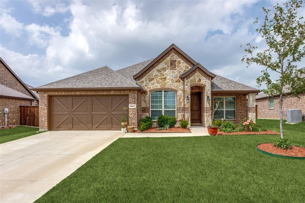 1324 Carlet Dr
