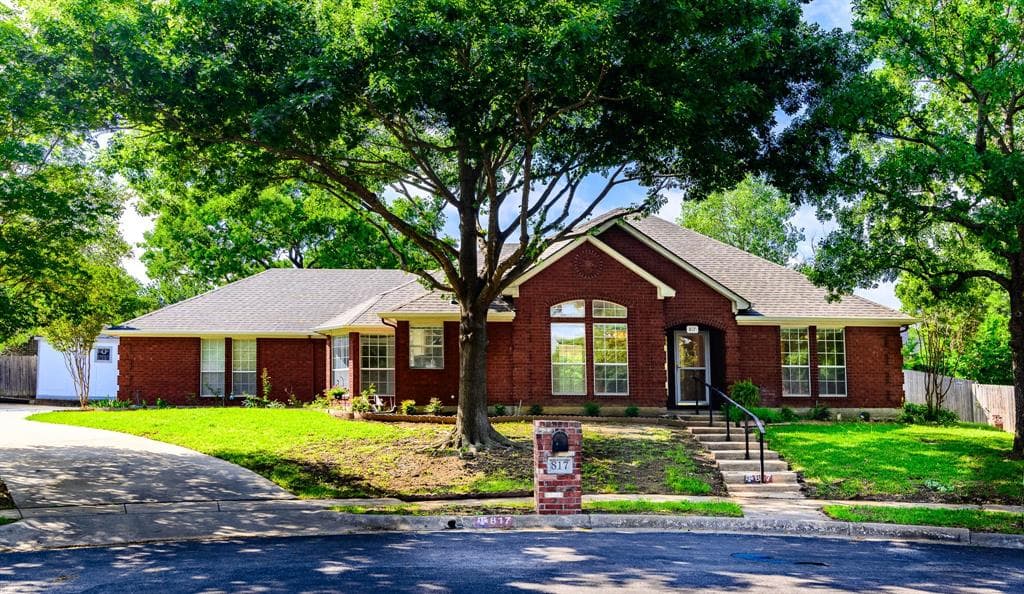 817 Clear View Ct