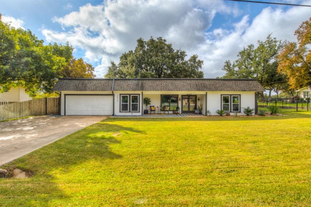 3815 Fairway Dr