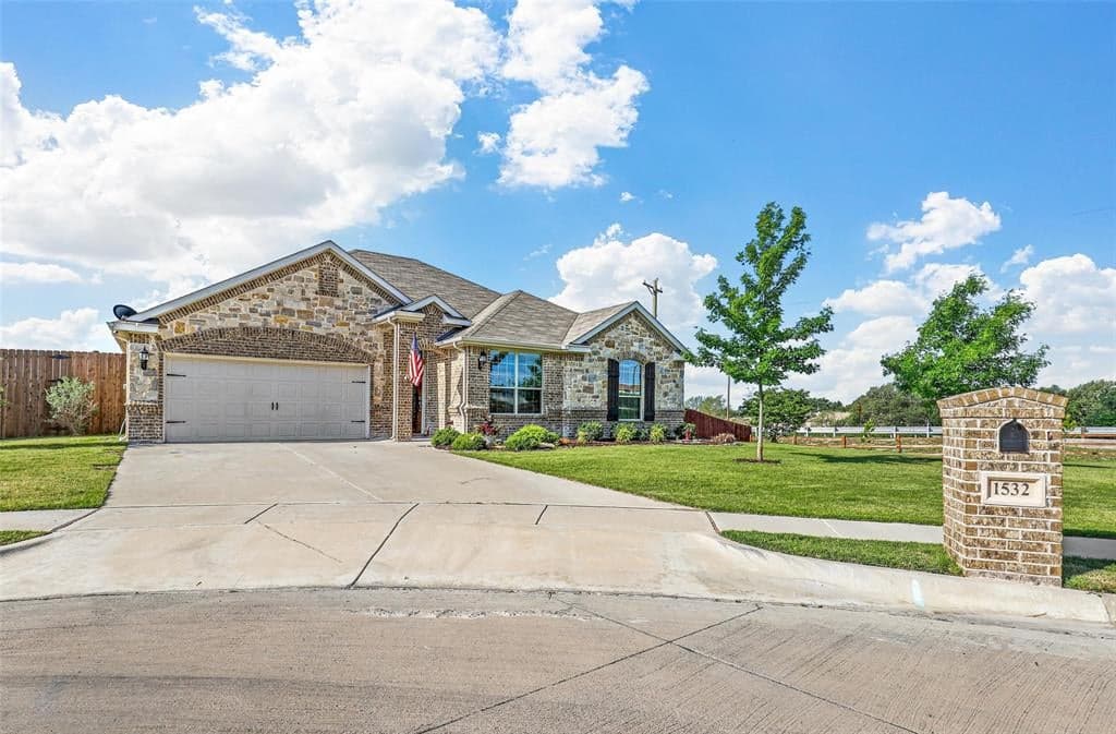 1532 Signature Dr