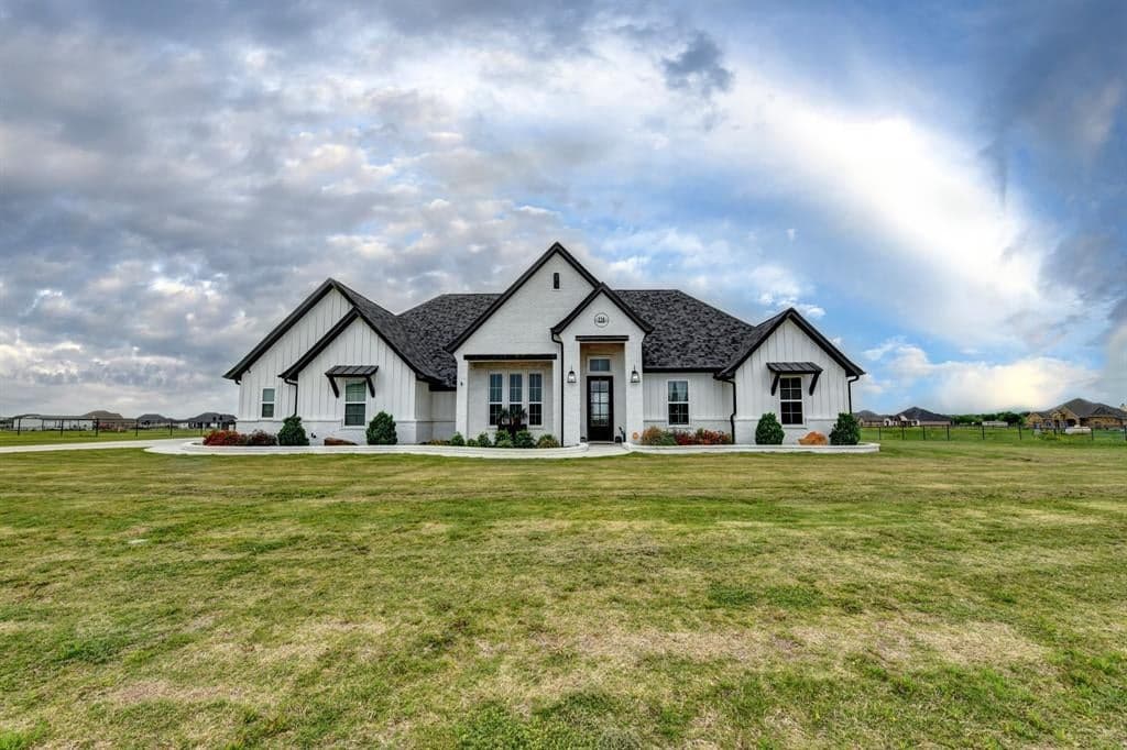 114 Chisos Dr