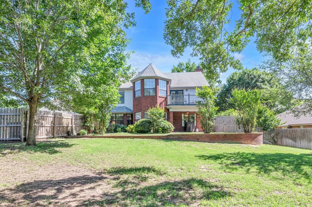 807 Woodland Trl N
