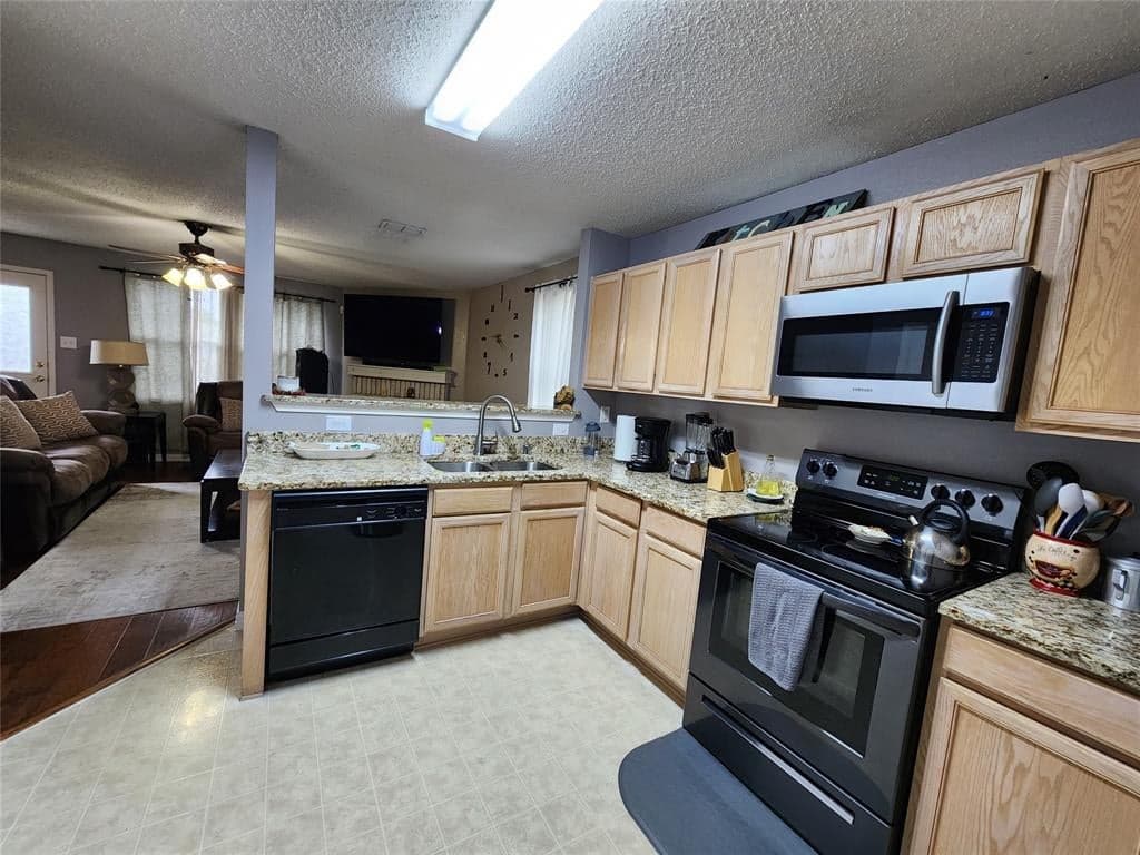 5420 Comanche Wells Dr