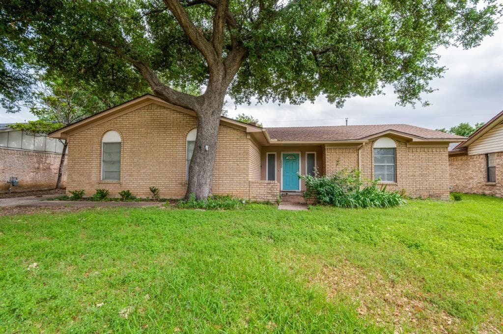 1808 W Rochelle Rd