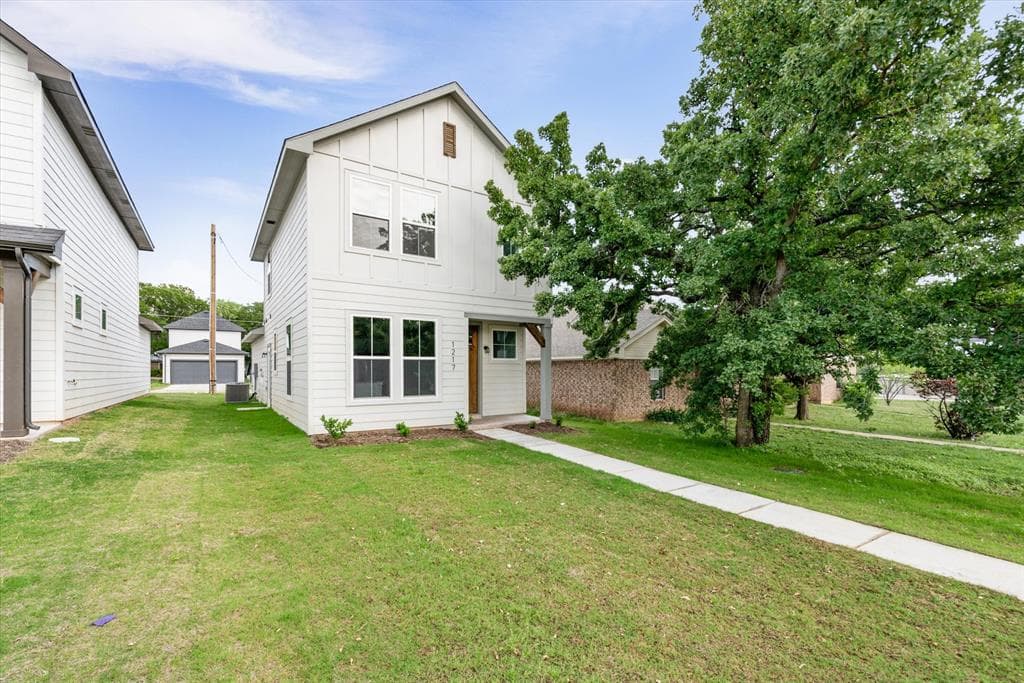 1228 Elm Ct