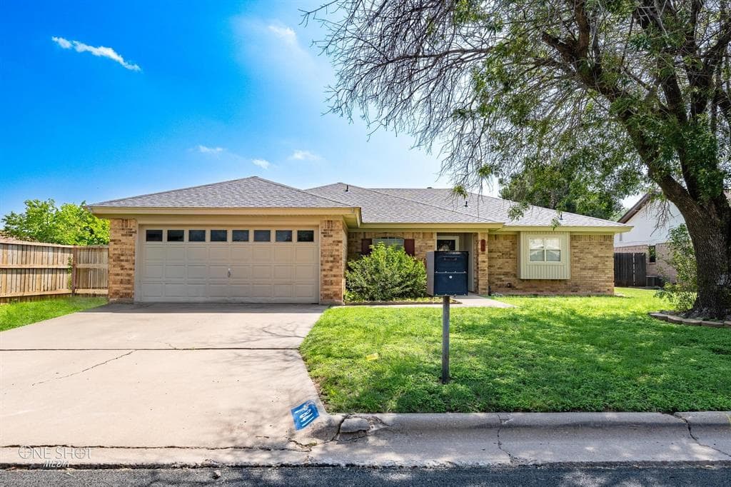841 Chaucer Dr