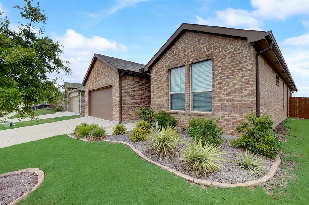1116 Blooming Prairie Trl