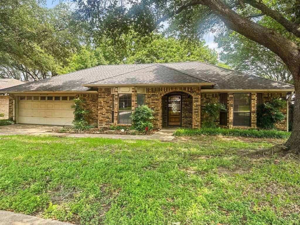 10028 Stoneleigh Dr