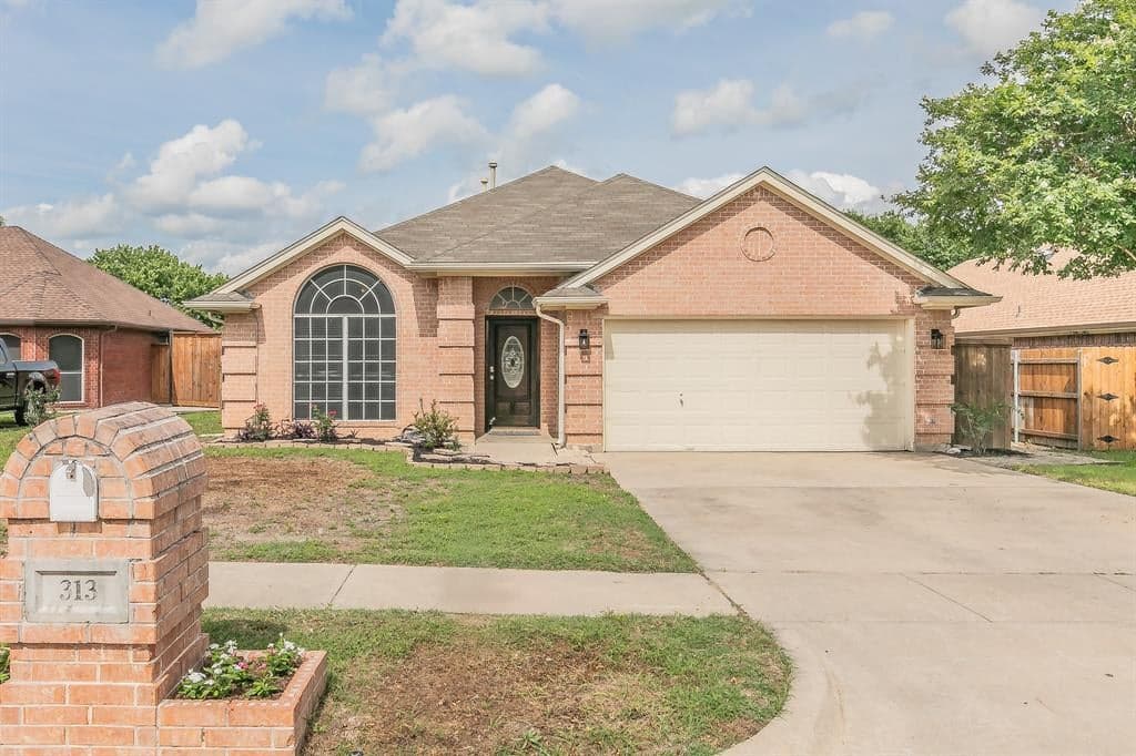 313 Cindy Ln