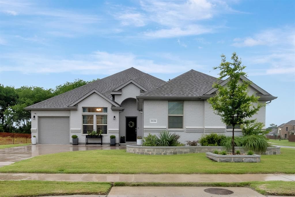3432 Hidden Hollow Dr