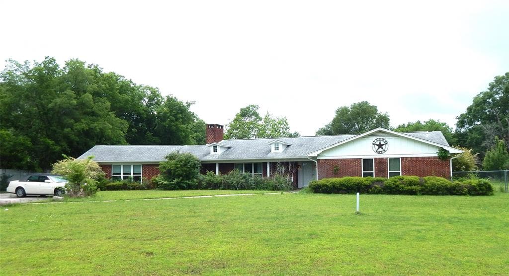 1920 Farm Road 195