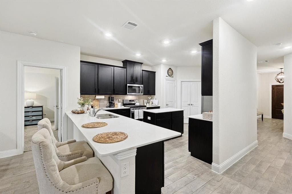 4036 Woodford Dr