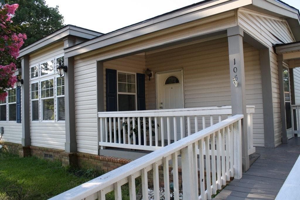 105 Grande Ln