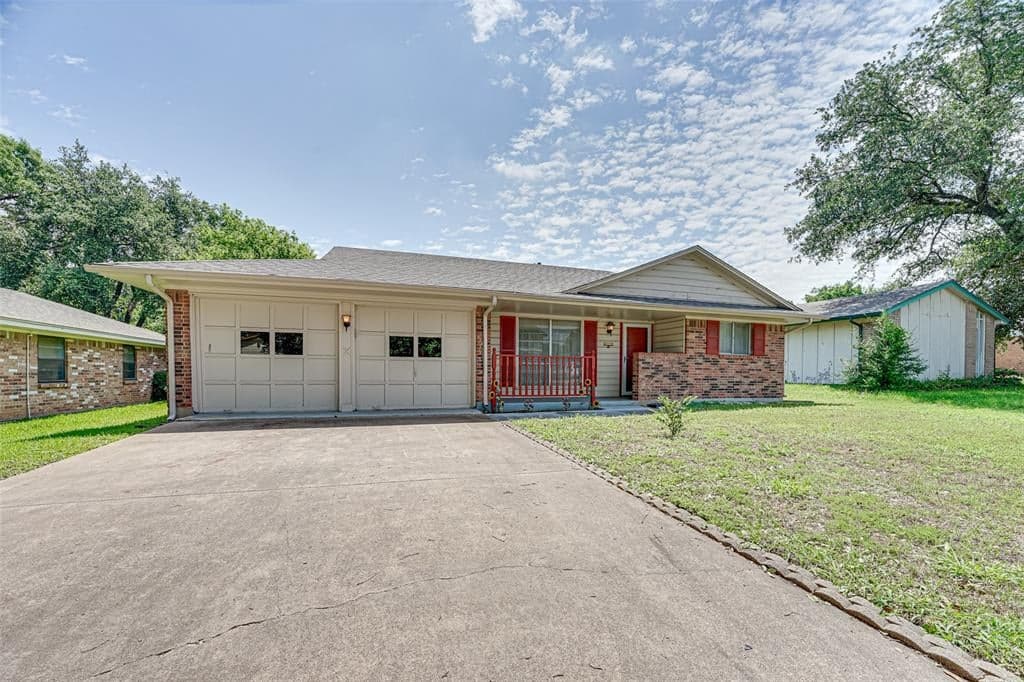 218 Tanglewood Dr
