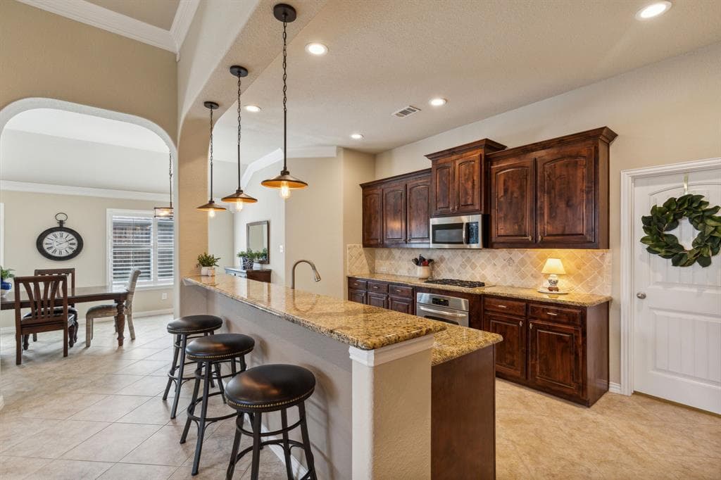 2233 Riviera Dr