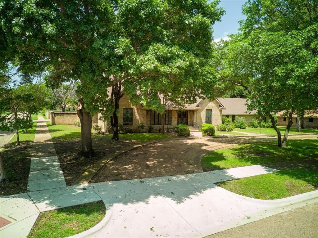 2935 Bridal Wreath Ln