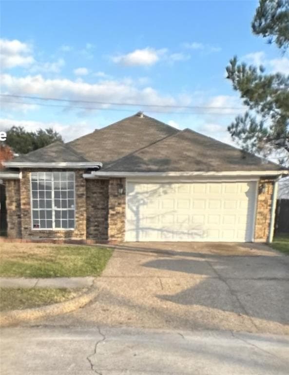 5807 Lakeway Ct
