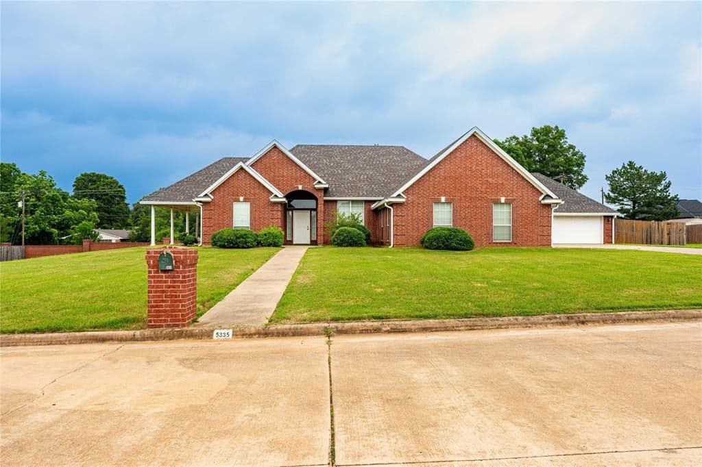 5335 Brittany Ln