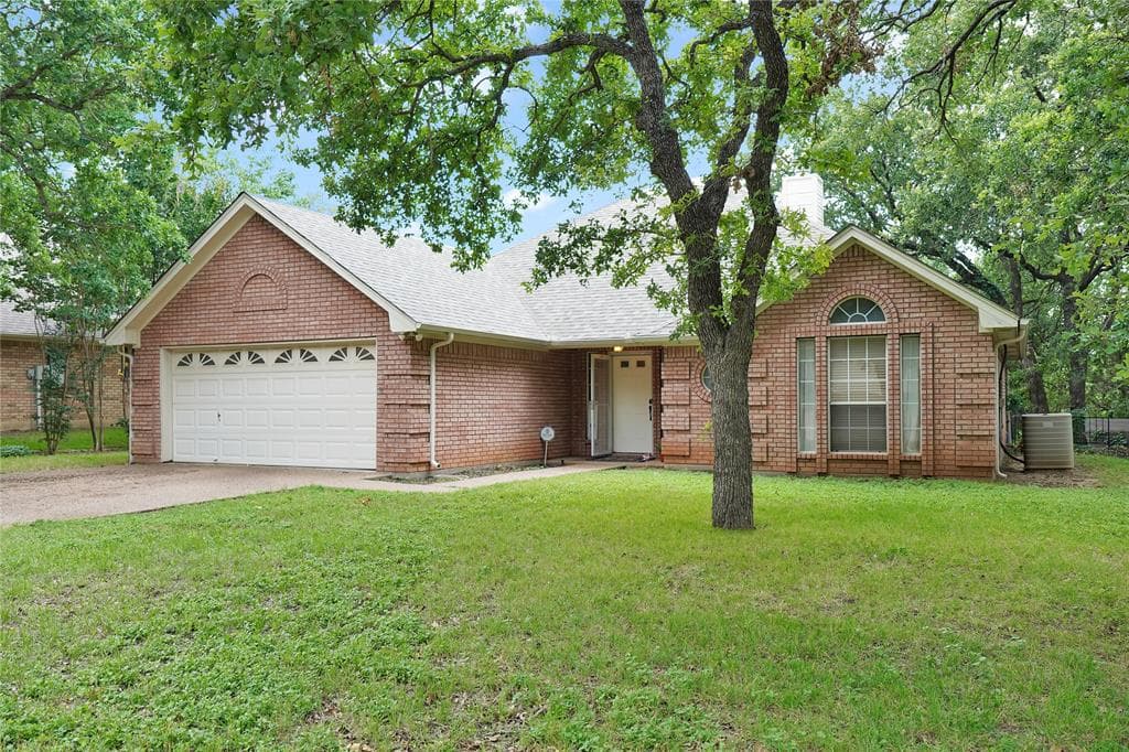 205 Camelot Dr