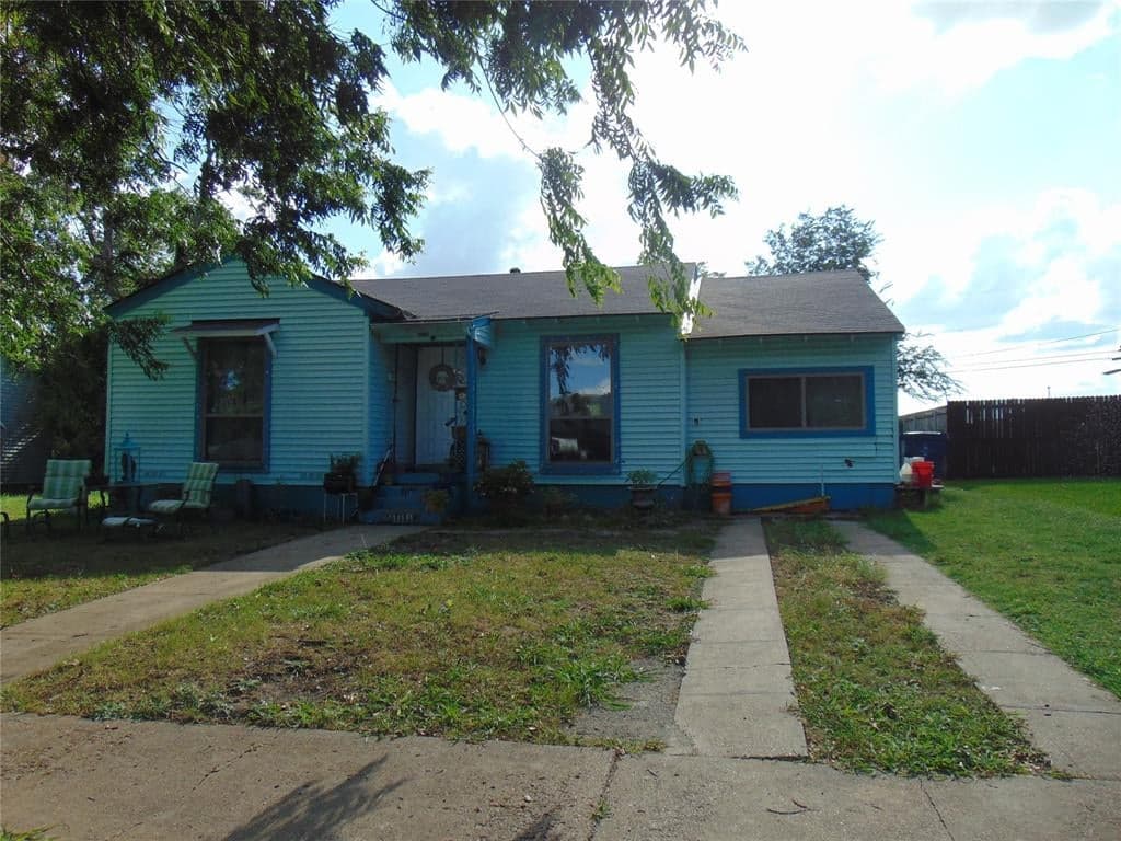 909 Sylvan Dr