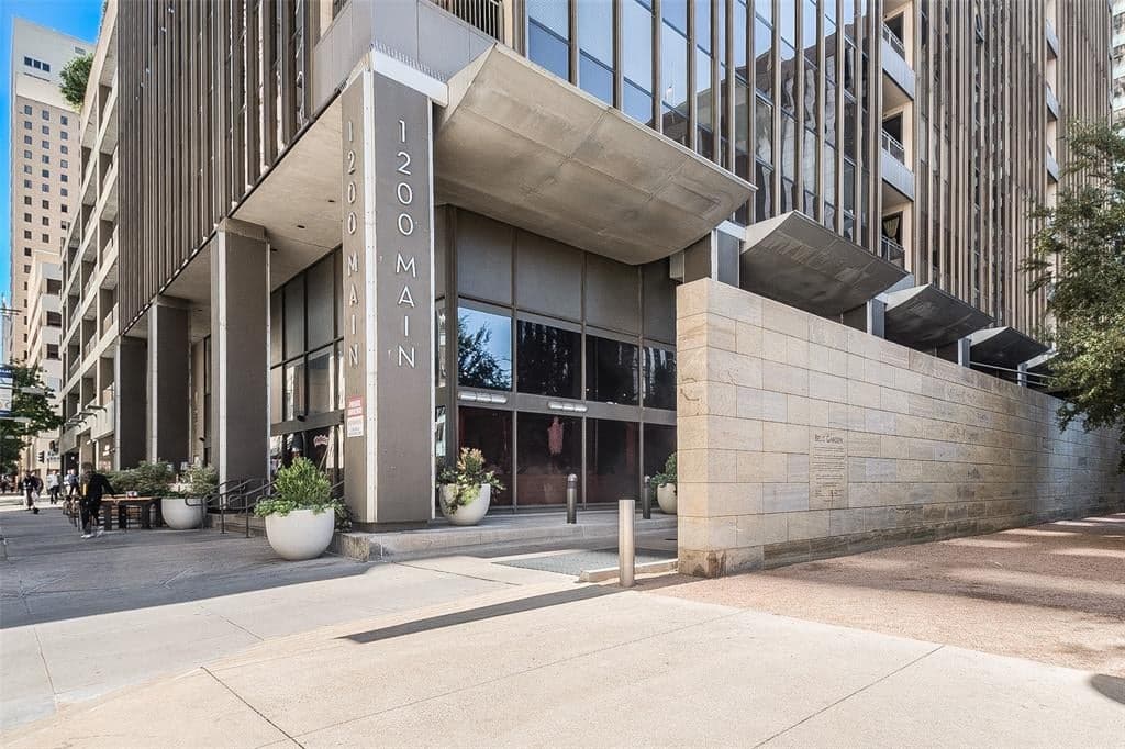 1200 Main St Apt 2205