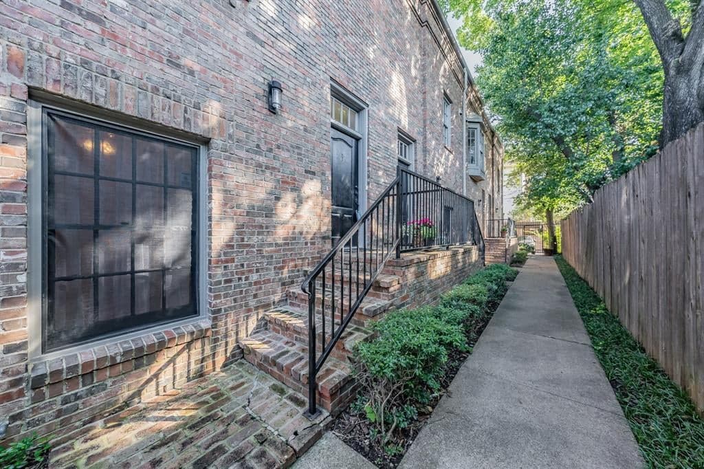 4519 Gilbert Ave Apt B